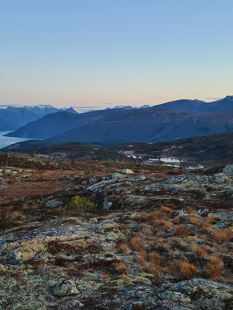 Raudsandvatnet og inniver Sunndalsfjorden