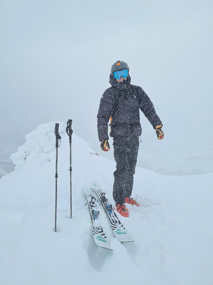 Håkon holdt på å blåse nedi Rødalen på toppen