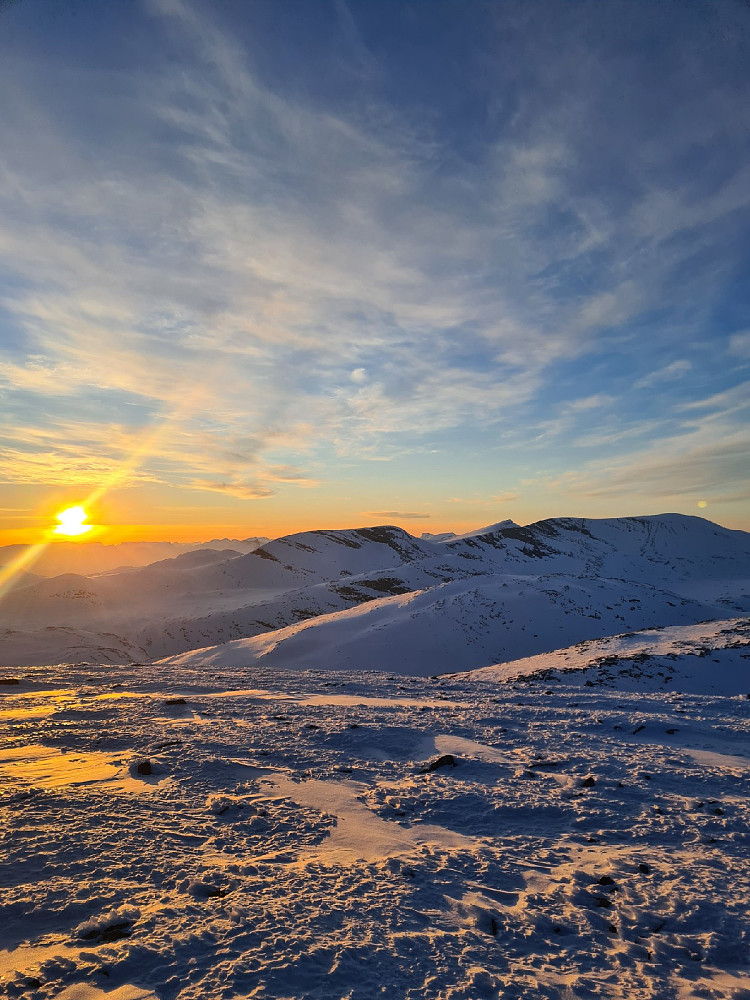 Utsikt utover fjella i Sandgrovbotn