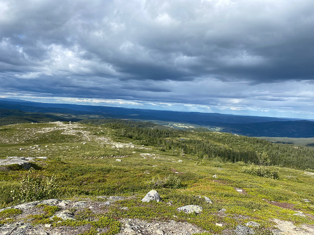 Østover med Hedalen nærmest