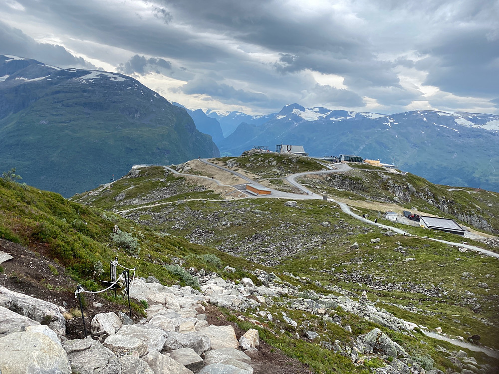 Ferdig med klatring og zipline. Etter mye frem og tilbake bestemte jeg meg for å gå videre de 400 høydemeterne til Staurinibba. Glemte dog en viktig sak, nemlig å etterfylle vannflaskene som var tomme.. Heldigvis fant jeg litt sildrende vann på ca 1250 moh. 