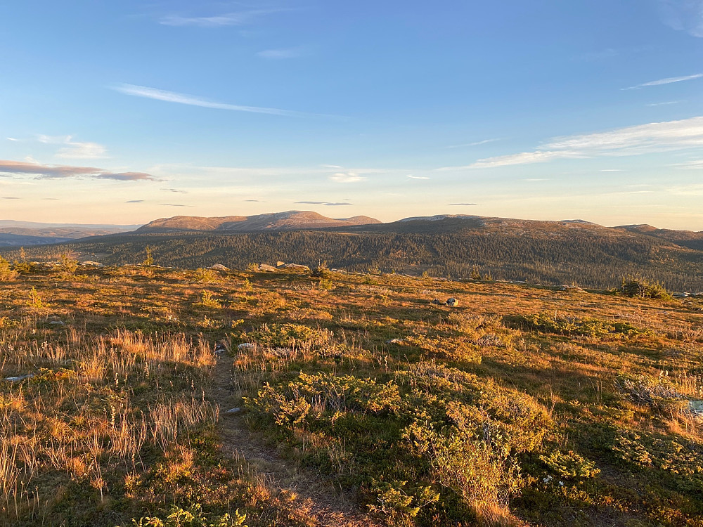 Sørover. Trysilfjellet til Venstre og Skurufjellet til høyre der jeg var i går med vind og ingen sikt