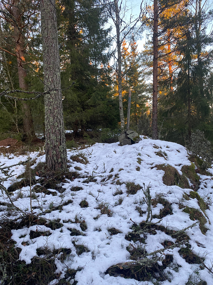 Stolpe 10 m før toppunktet.