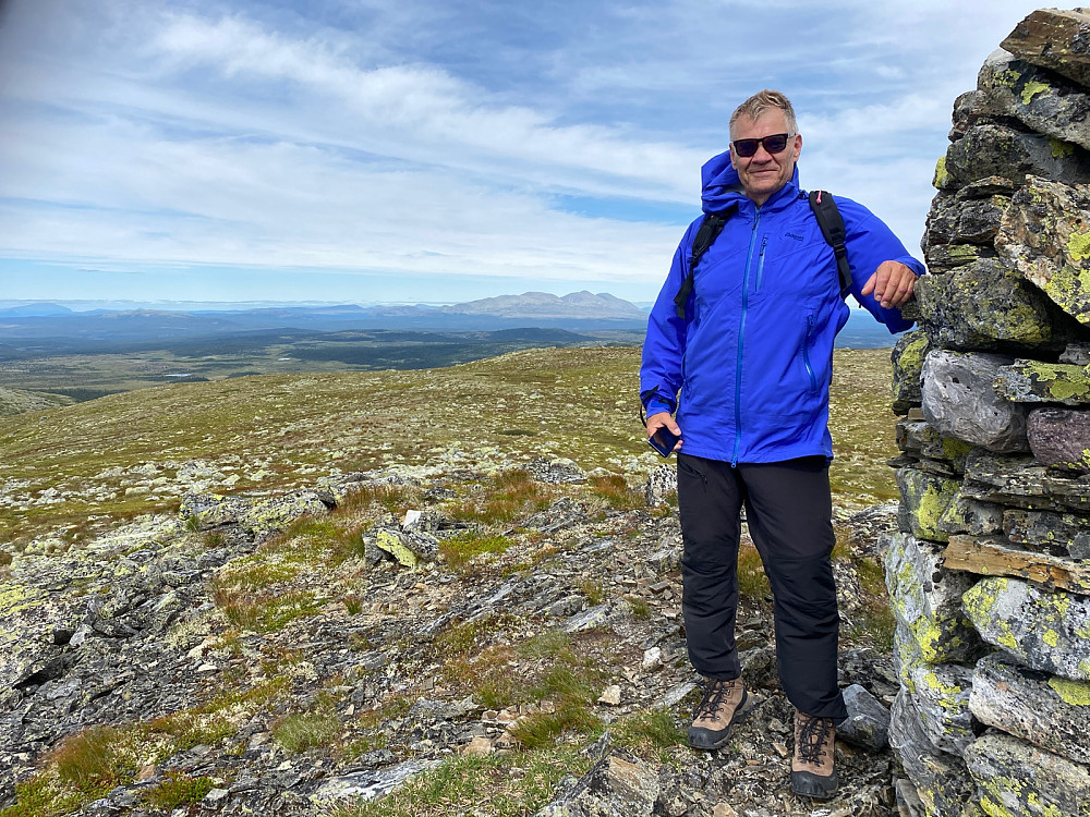 Jan med Stølenfjellene i bakgrunnen
