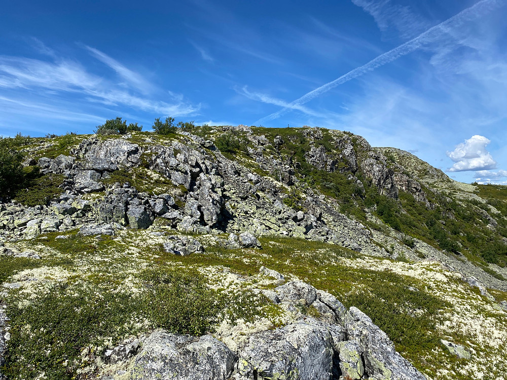 Sør for Store Byringen, hovedtoppen i sjul  bak