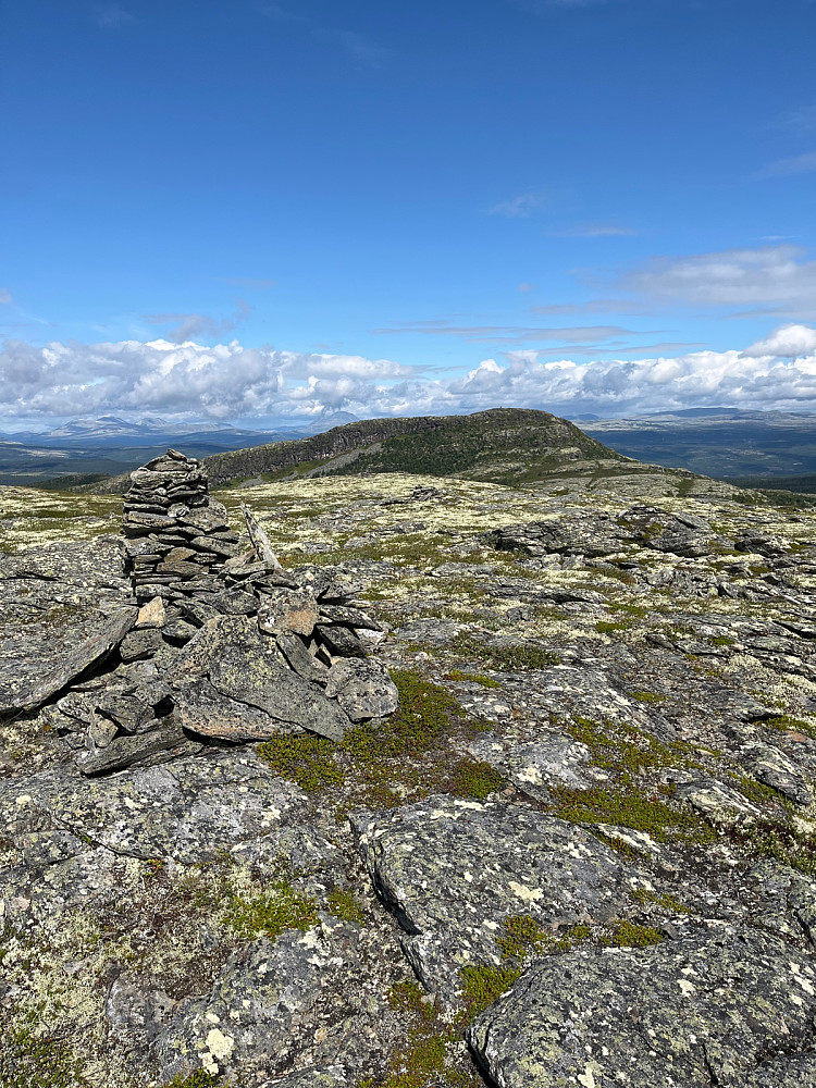 Toppunktet på Skjerdingfjellet med Storkletten  bak.