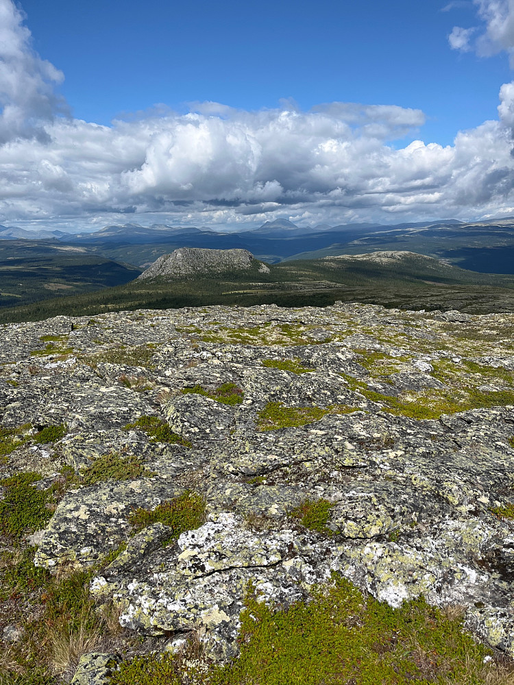 Fra Storkletten mot Nørstkletten med Rondane lengst bak