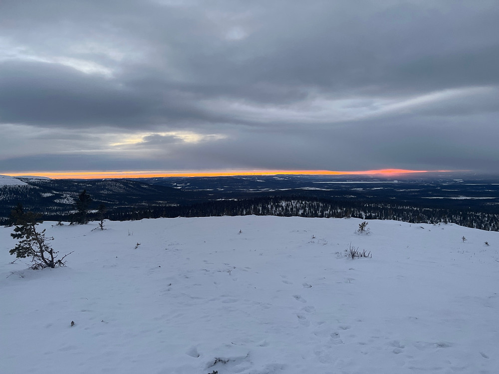 Mot Osen/Raskiftet. Vakker himmel i horisonten