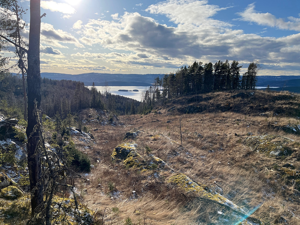 Utsikt sørover mot Storsjøen fra skaret