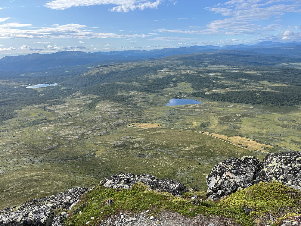 Fra utkikkspunkt 1371 moh. ingen flere biler er kommet
