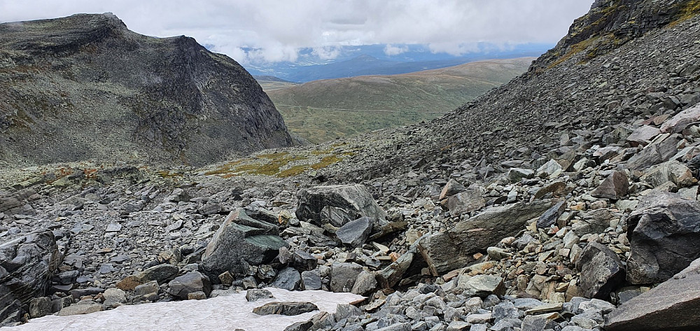 Tilbakeblikk i det jeg er kommet øverst i skaret og snart skal ta opp fjellet