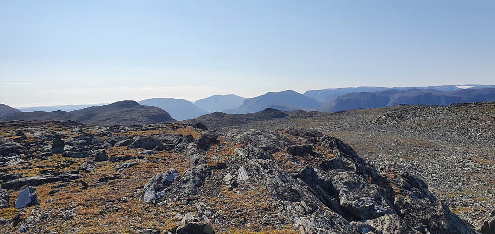 Fra  toppen av Skyrifjellet og flott utsikt sørover og mot der jeg gikk tur i går