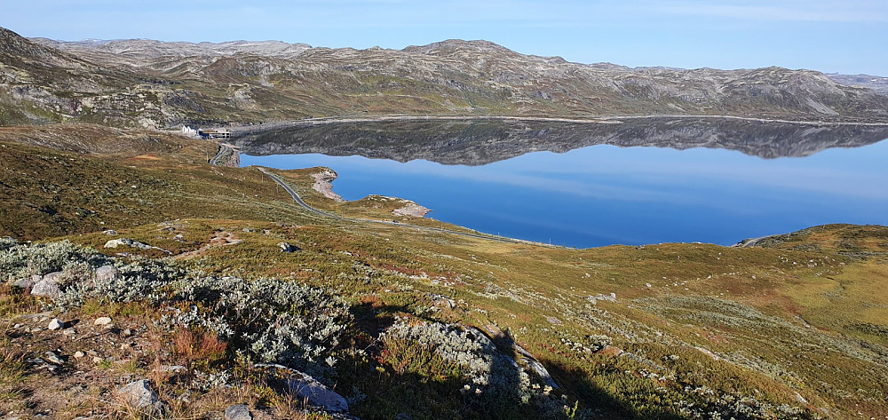 Tilbakeblikk ned mot start et stykke opp i kjerreveien