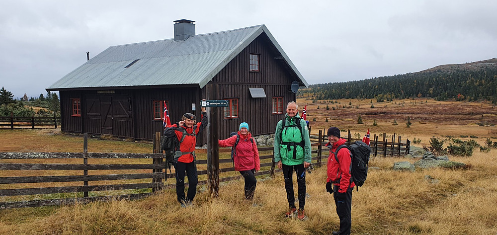Der etter gikk turen opp på Gjestbodåsen, og så ned for en kort pause nede ved veien før vi tok av mot Steinvikfjellet