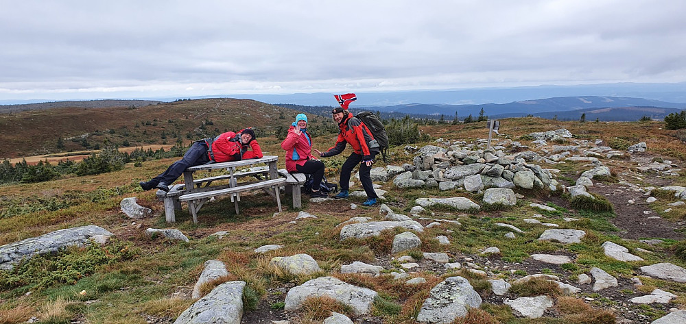 Nest siste topp ble  Mostfjellet, og nå var det høy stemning