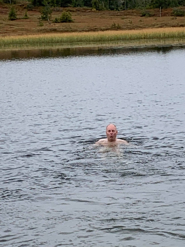 Ved Gulrandstjernet ble jeg utfordret til å bade, og kunne jo ikke feige ut på den