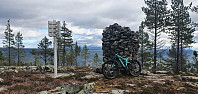 Toppvarden på Tønneskampen. Det var litt utsikt her oppe