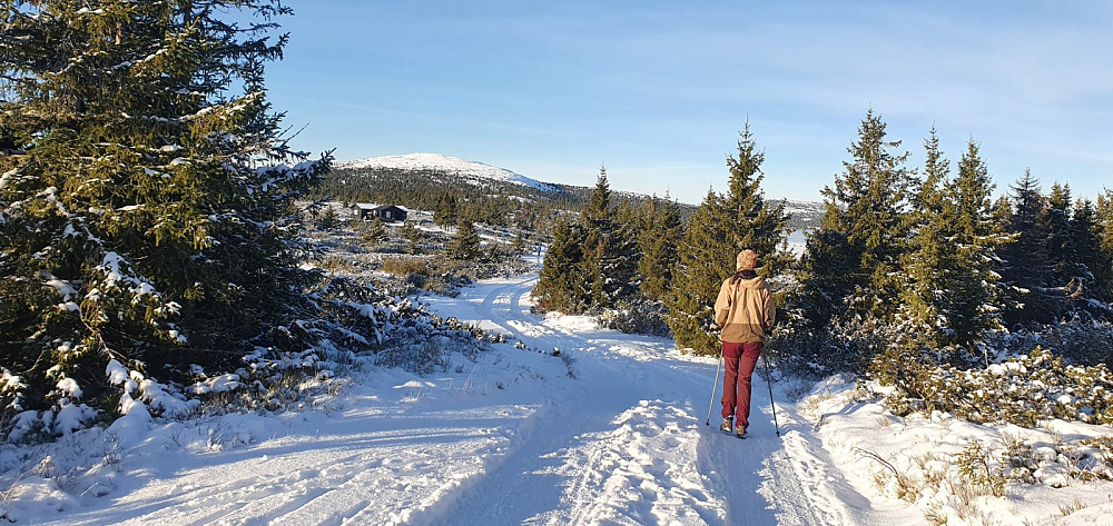 Fra start og bort på et hvit Nevelfjell
