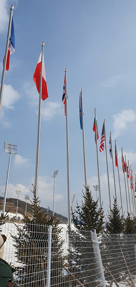 Det norske flagget i flaggrekka på skiskytterstadion