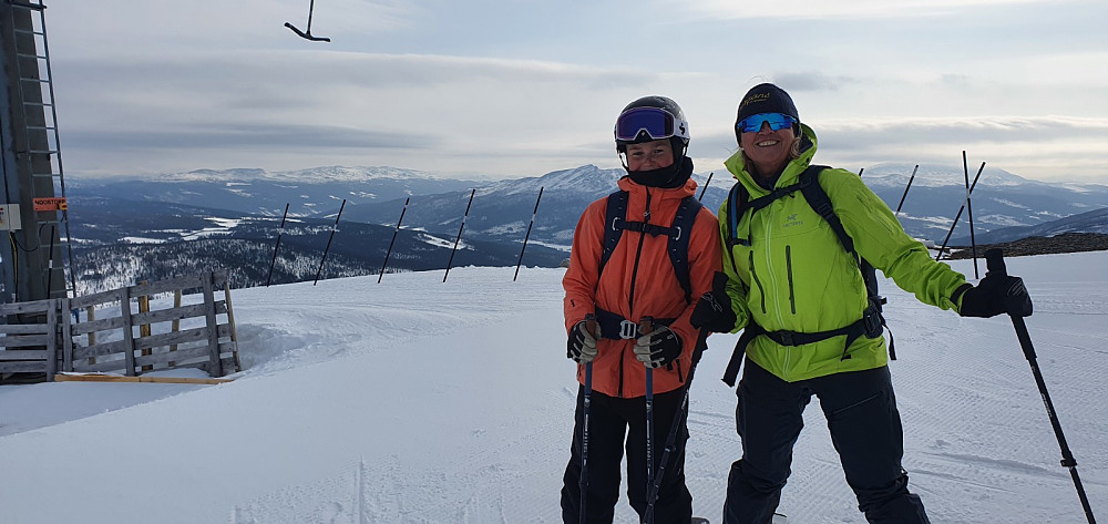 FWF og KD på toppen av heisen og klare for tur