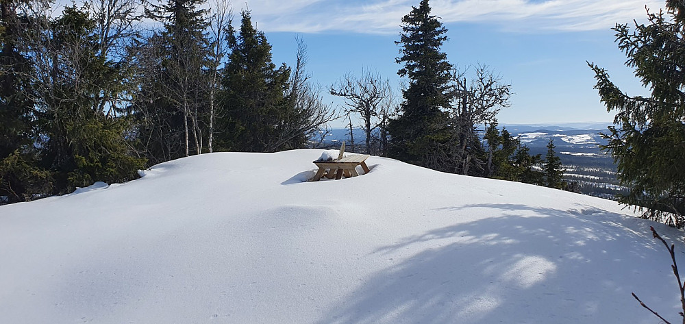 Snøen lå urørt på toppen av Bergevassknotten