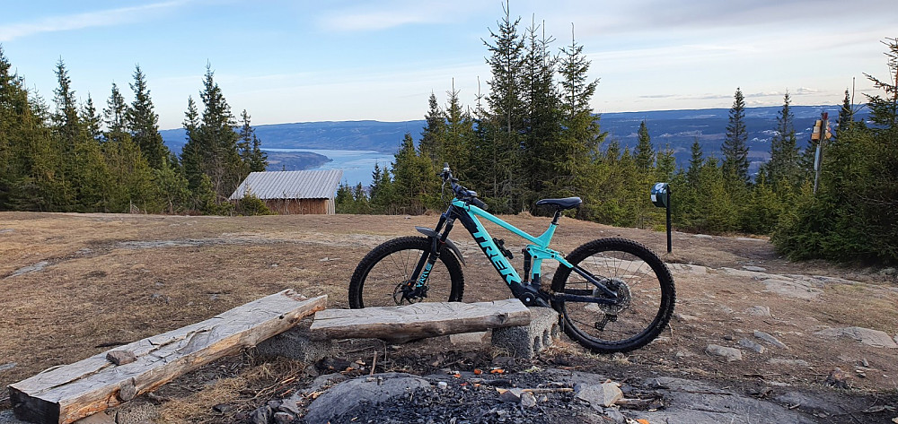 Isen er delvis borte fra Mjøsa nå, og da er padlesesongen snart i gang igjen