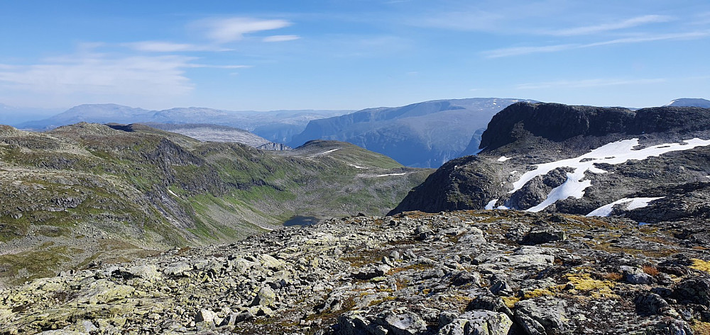 Oppe på fjellet hadde vi håpet å kunne se ned i en fjord, men det gjorde vi dessverre ikke