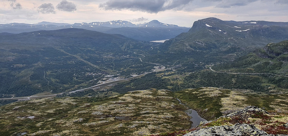 Fra toppen og ned mot Tyinkrysset
