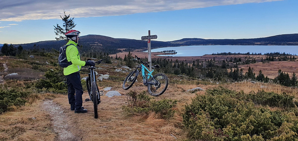 Ytre Nysæterhøgda ble turens siste topp, før vi satte kursen gjennom Gropmarka og ned til Lillehammer