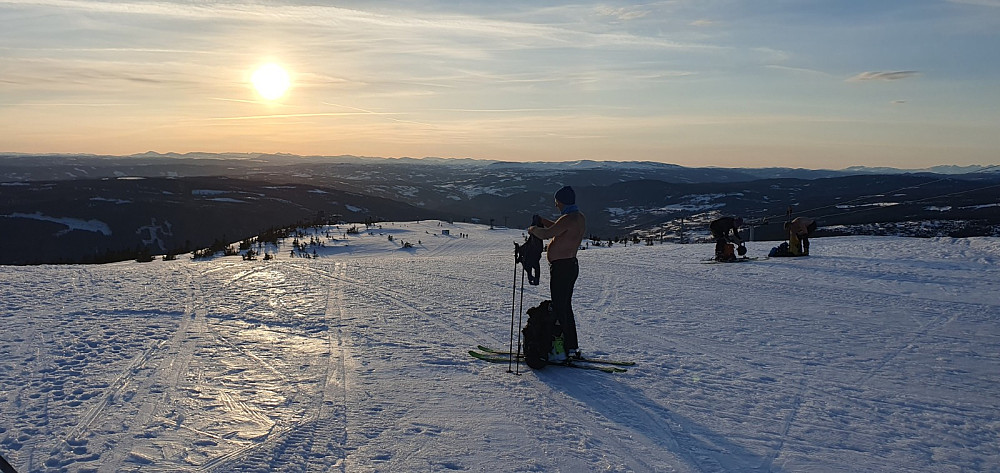 På toppen var det kjøligere, og vi måtte på med mer klær