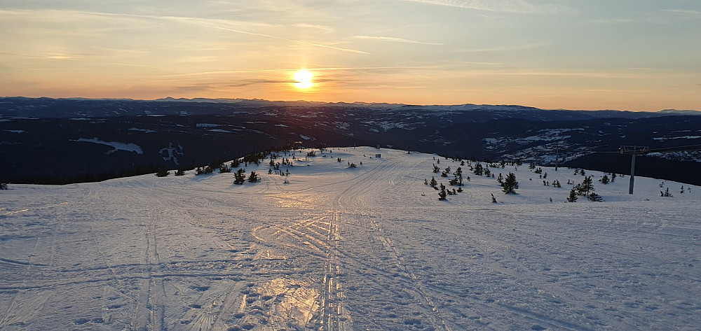 Flott å ake inn i solnedgangen på tur ned igjen