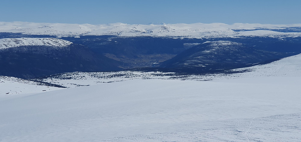 Utsikt ned mot Kvam, hvor det ikke var mye snø igjen
