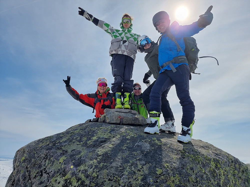På toppen av Rasletinden; AS, NEO, ME, MMO og TMT