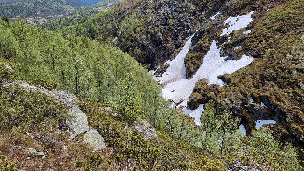 Her lå det fortsatt snø nede i bekkedalen