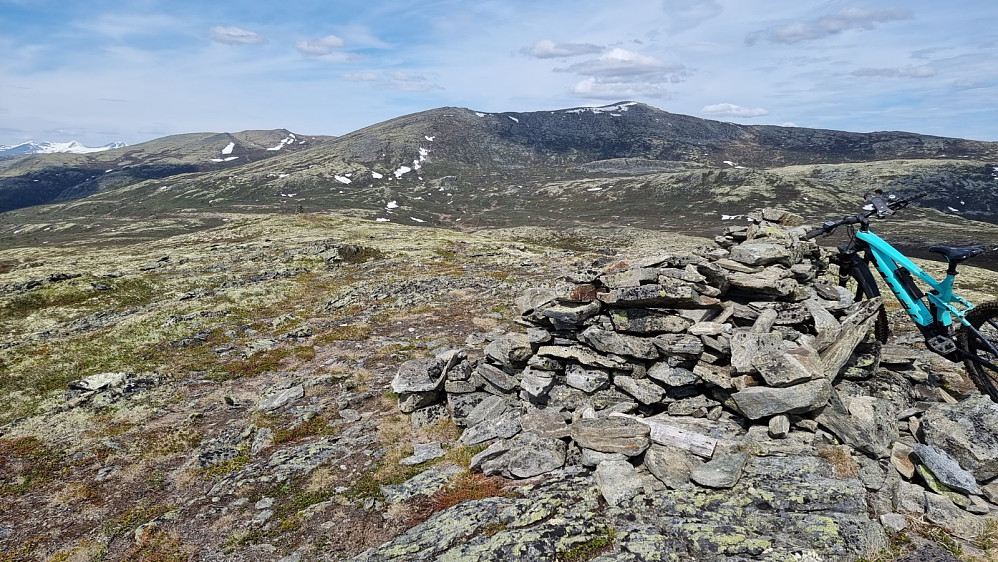 Toppen av Vaglfjell og opp mot Gråhøa, som er høyeste topp i dette fjell massivet