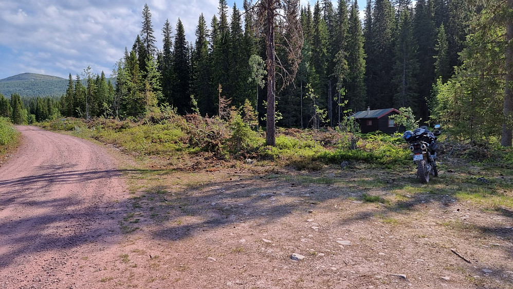 Stor parkeringsplass ved turstart