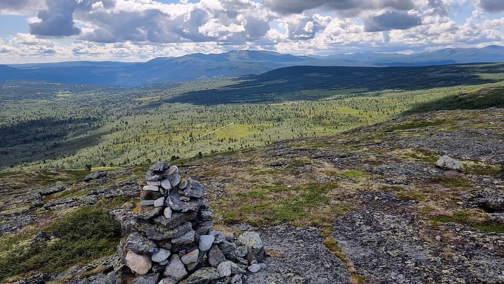 Fra toppen av Tjønnfjellet og ned mot start