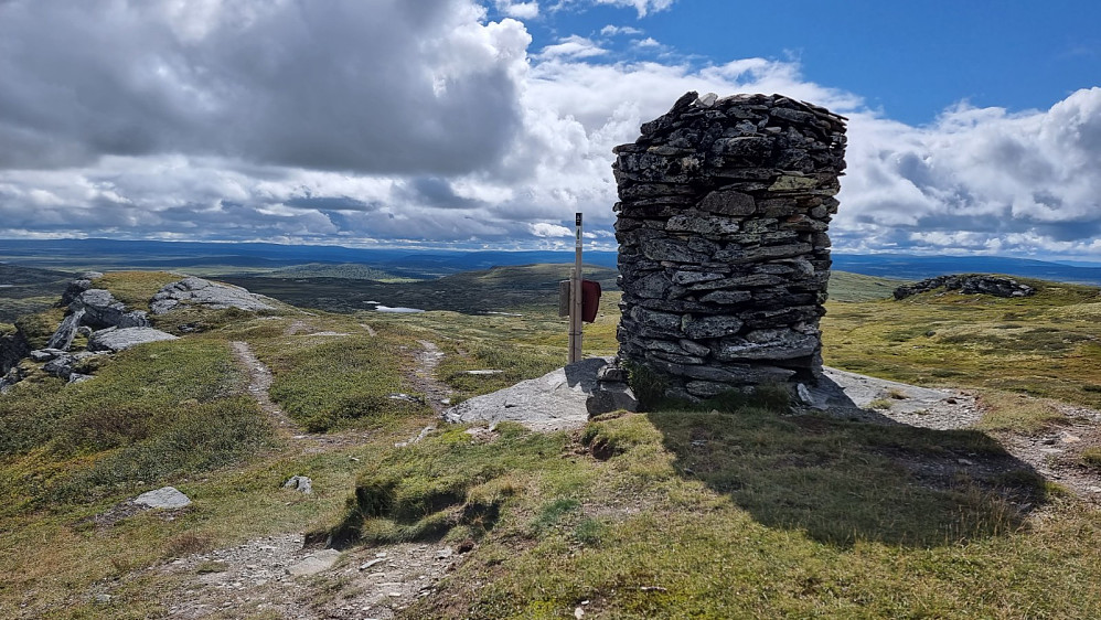 På toppen fikk jeg også registrert en svart stolpe, så da var jeg i gang