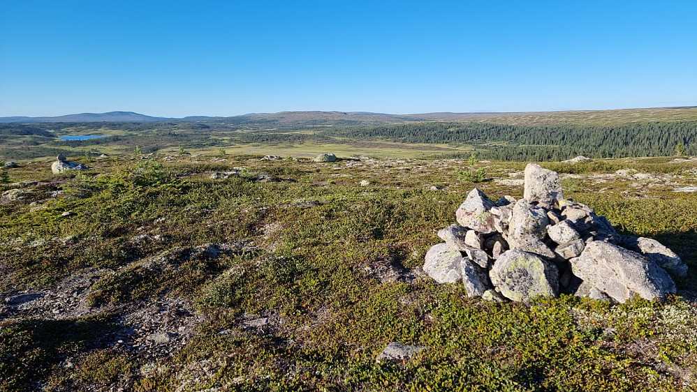 Høyeste punkt og mot Støtfjellet midt i horisonten