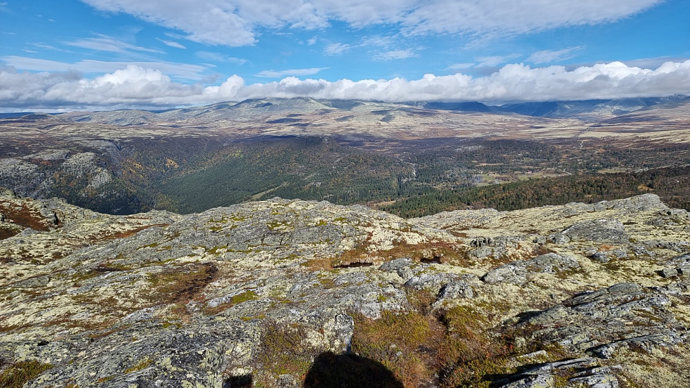 Fra toppen av Fjellmillompiggen og mot Rondane