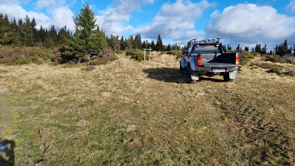 Godt med parkeringsplass ved turstart for Storhaugen