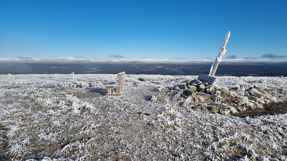 På toppen av Raudhaugen og mot Venabufjellet