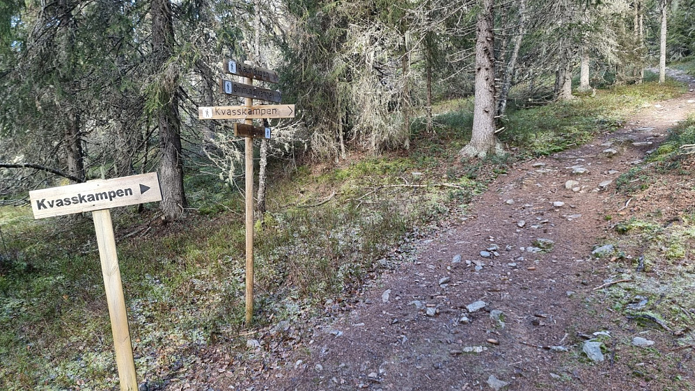 Litt lengre opp i lia var det skiltet til Kvasskampen