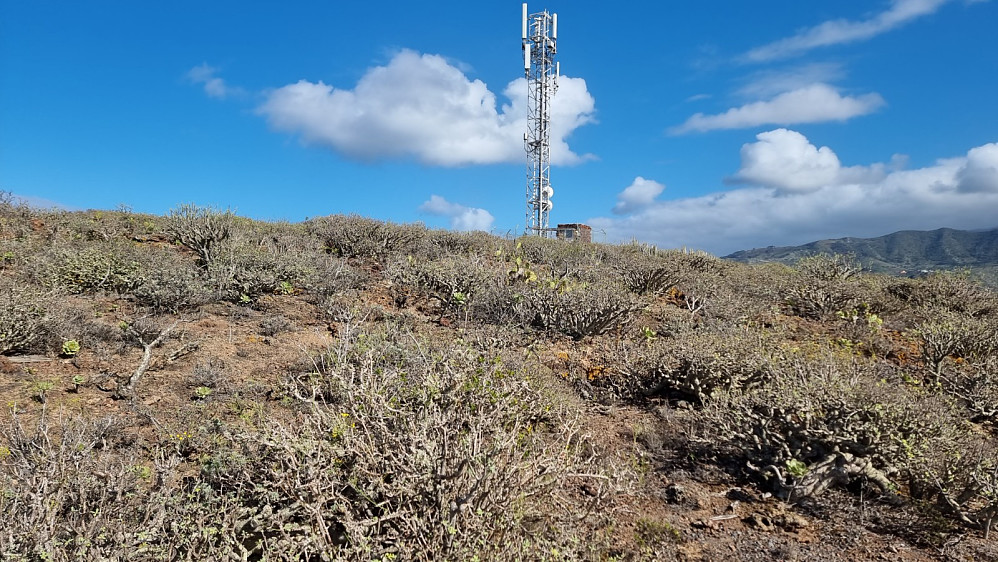 Antenne rett ved høyeste punkt. Toppen var flat, og det var ikke lett å si akkurat hvor høyeste punkt er