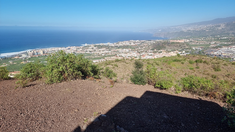 Utsikt østover og ned på Puerto de la Cruz
