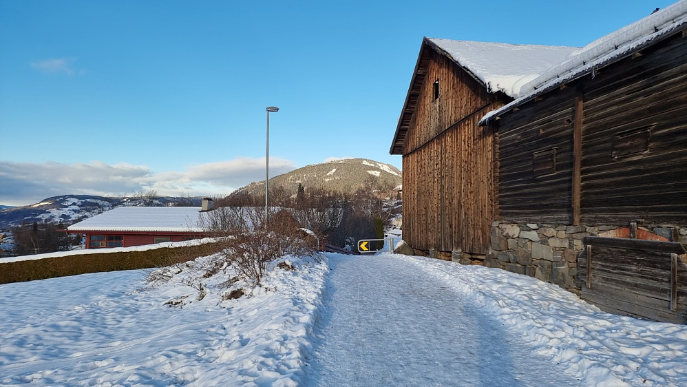 Fra Holme gård og opp mot Balbergkampen