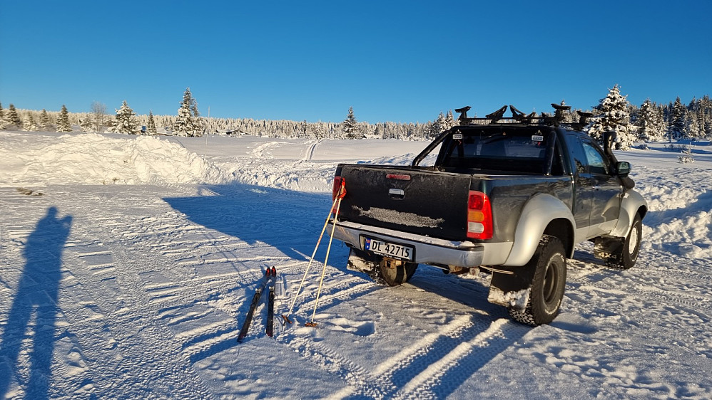 Det var fortsatt bitende kaldt når jeg ankom parkeringsplassen, men jeg regnet med at temperaturen ville stige etter hvert