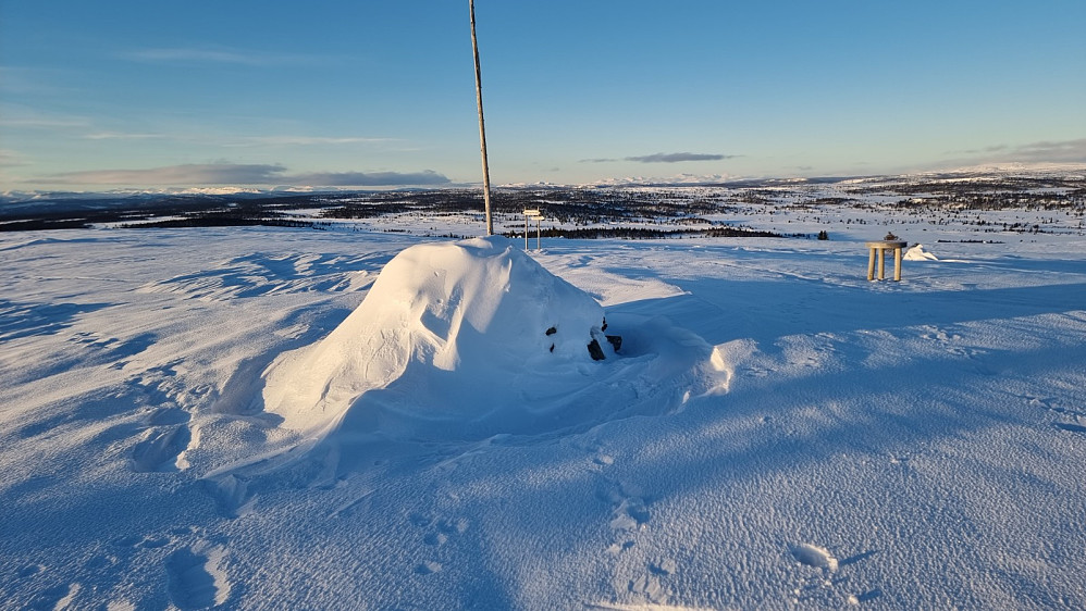 Toppen av Sjøsæterfjellet og med fri sikt til Rondane