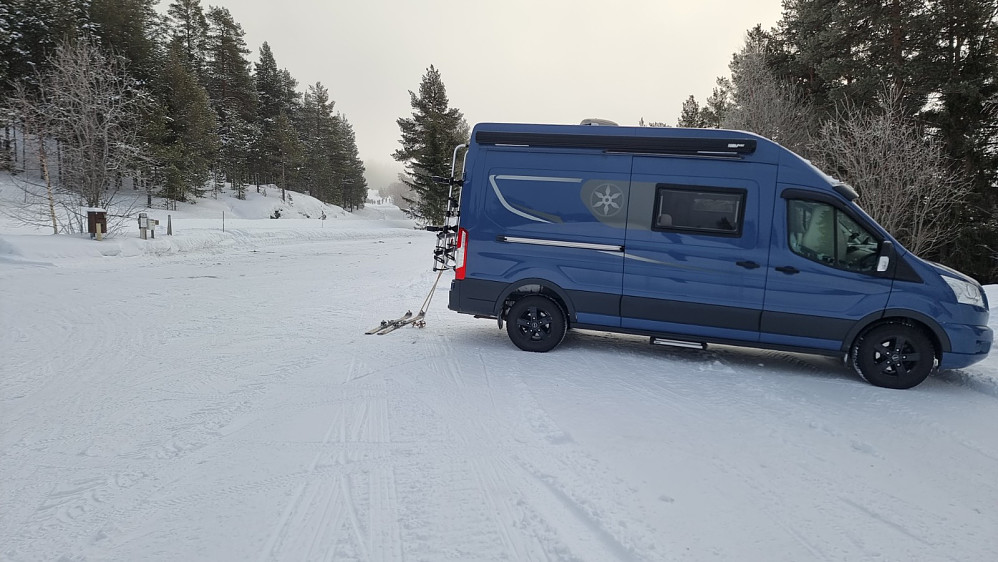 Sola kom nesten gjennom tåka ved turstart