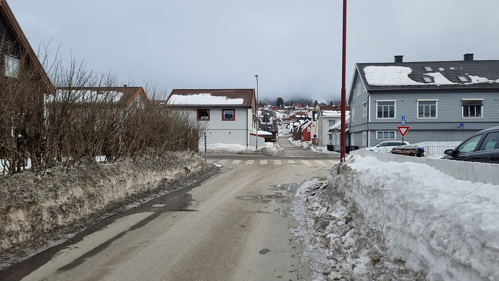 Skydekket lå lavt i dag, og det var minusgrader i byen